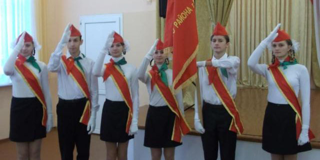 Пионерия, твёрже шаг!