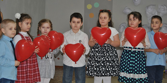 Подарим мамам праздник