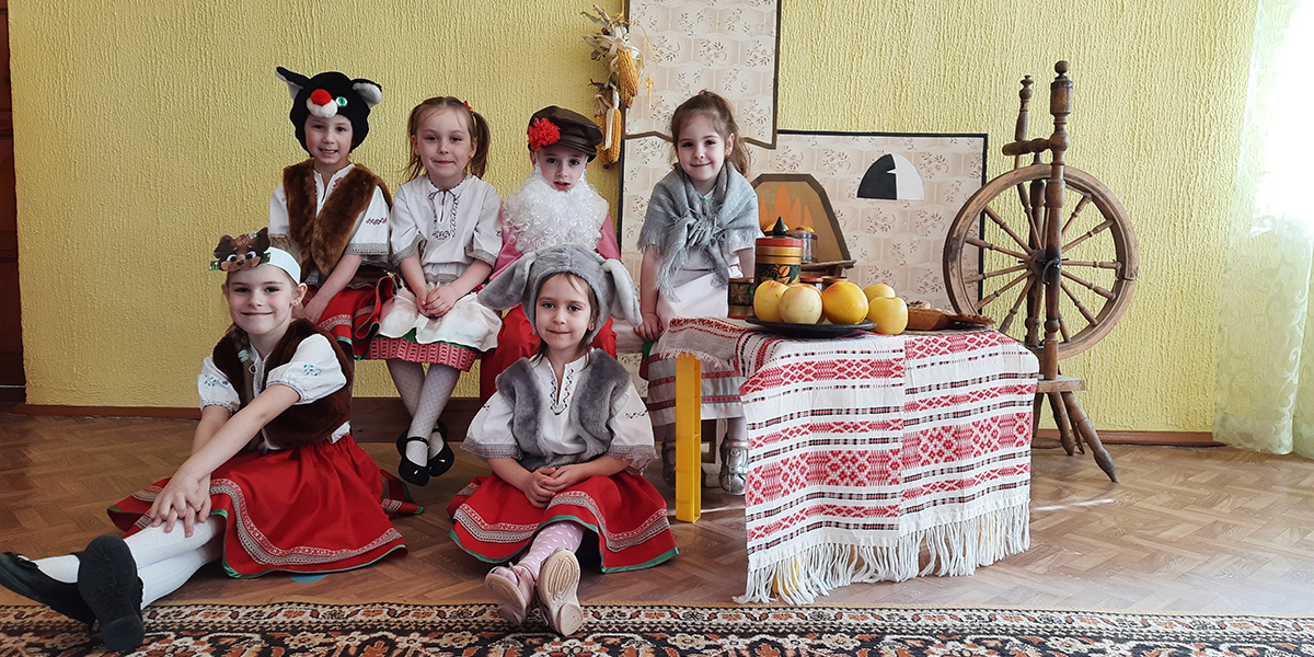 Маленькие артисты. Театрализованное представление по мотивам русской народной сказки «Репка на новый лад»