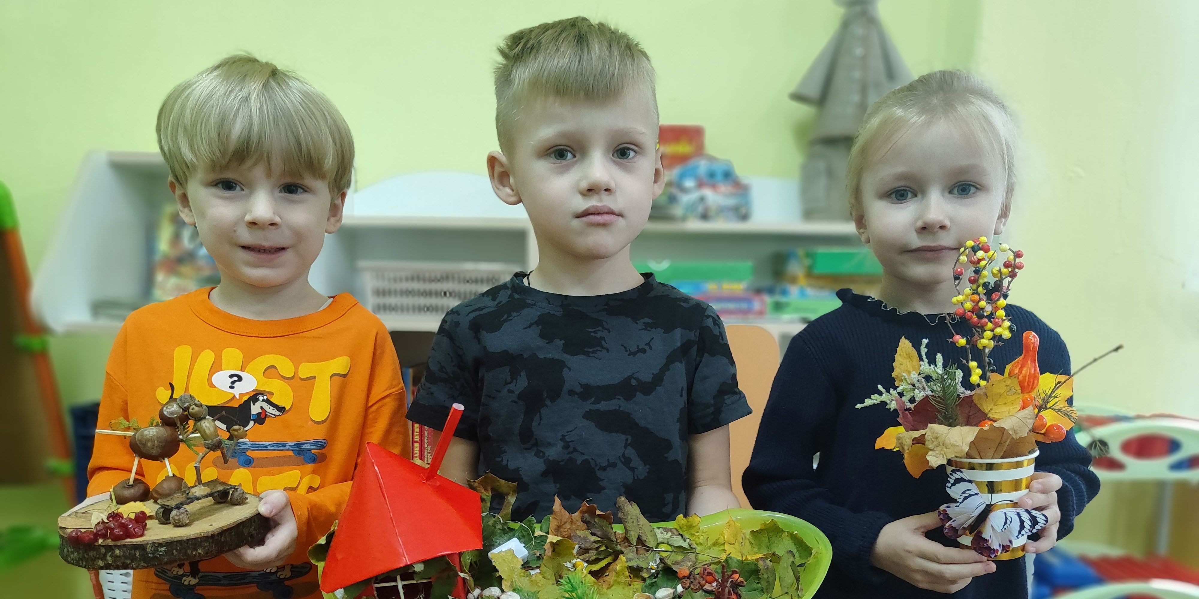 Выставка детского творчества совместно с родителями «Дары золотой осени»
