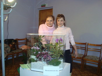 Климова Анастасия и Леоненко Анастасия выполнили композицию из тропических растений